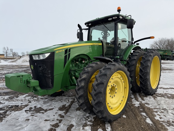  John Deere 8245R