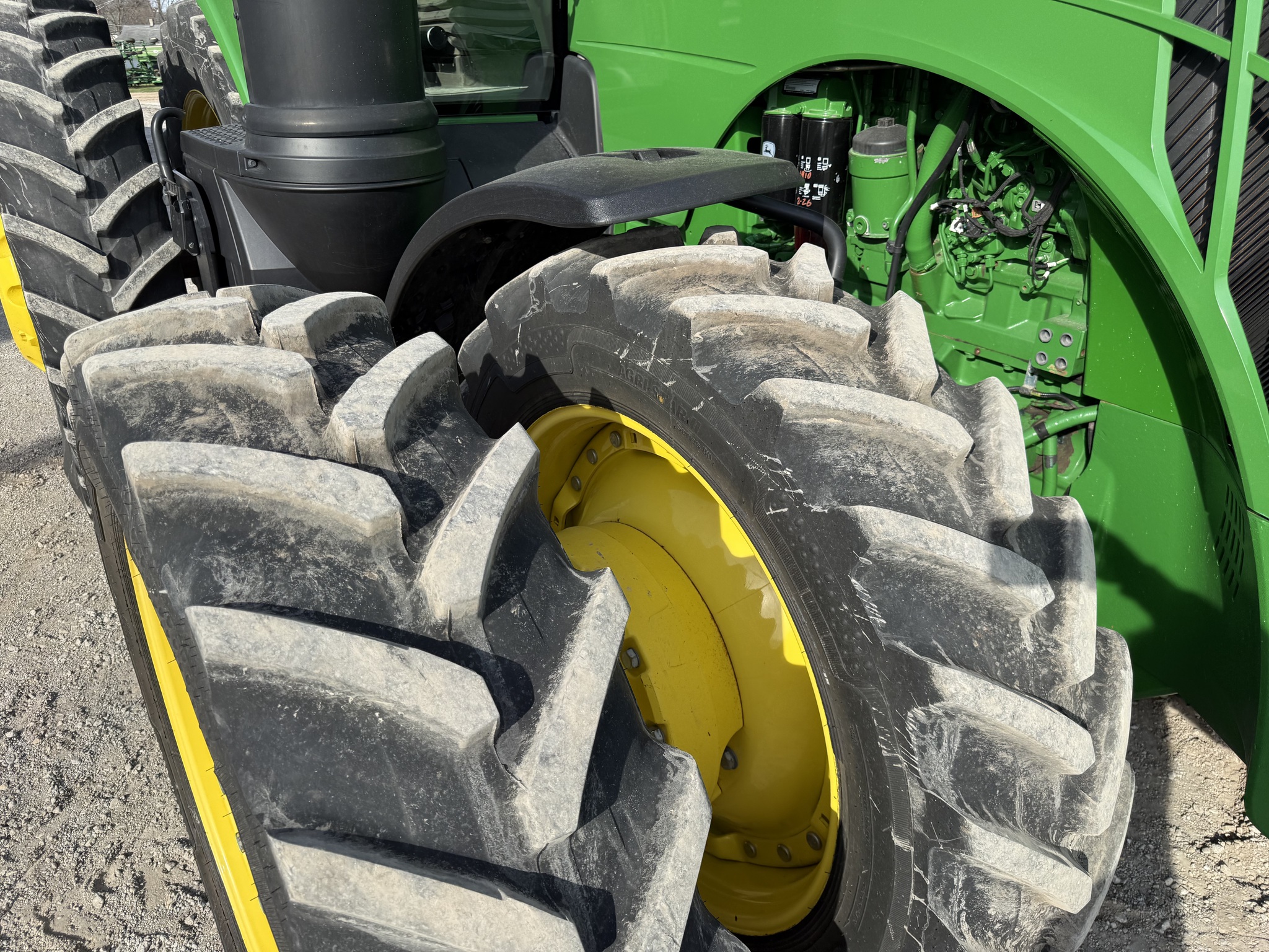 2017 John Deere 8370R at Heritage Tractor in Pontiac, IL