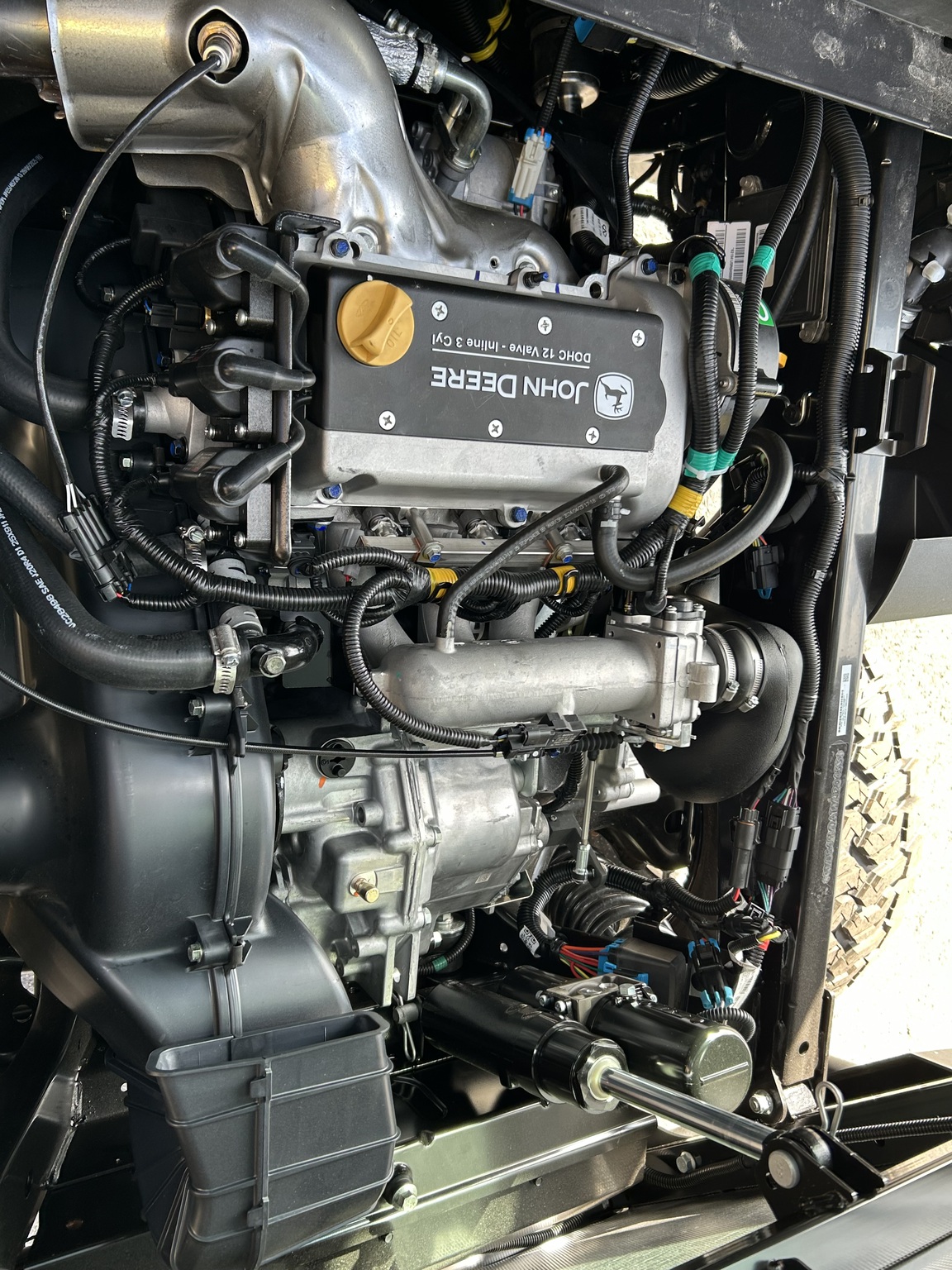 2025 John Deere 845M Image 5