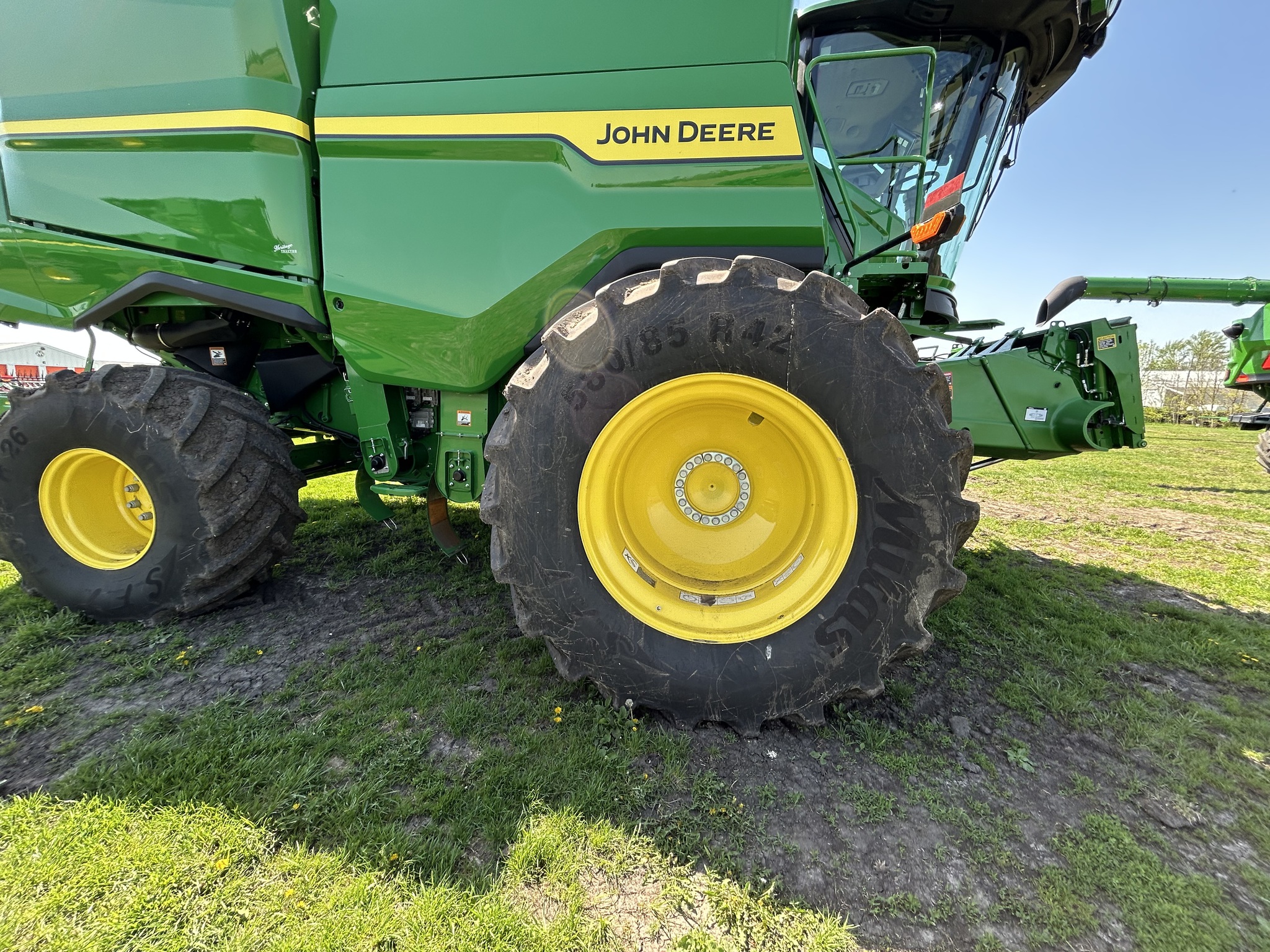  2025 John Deere S7 800 at Heritage Tractor in Galesburg, IL