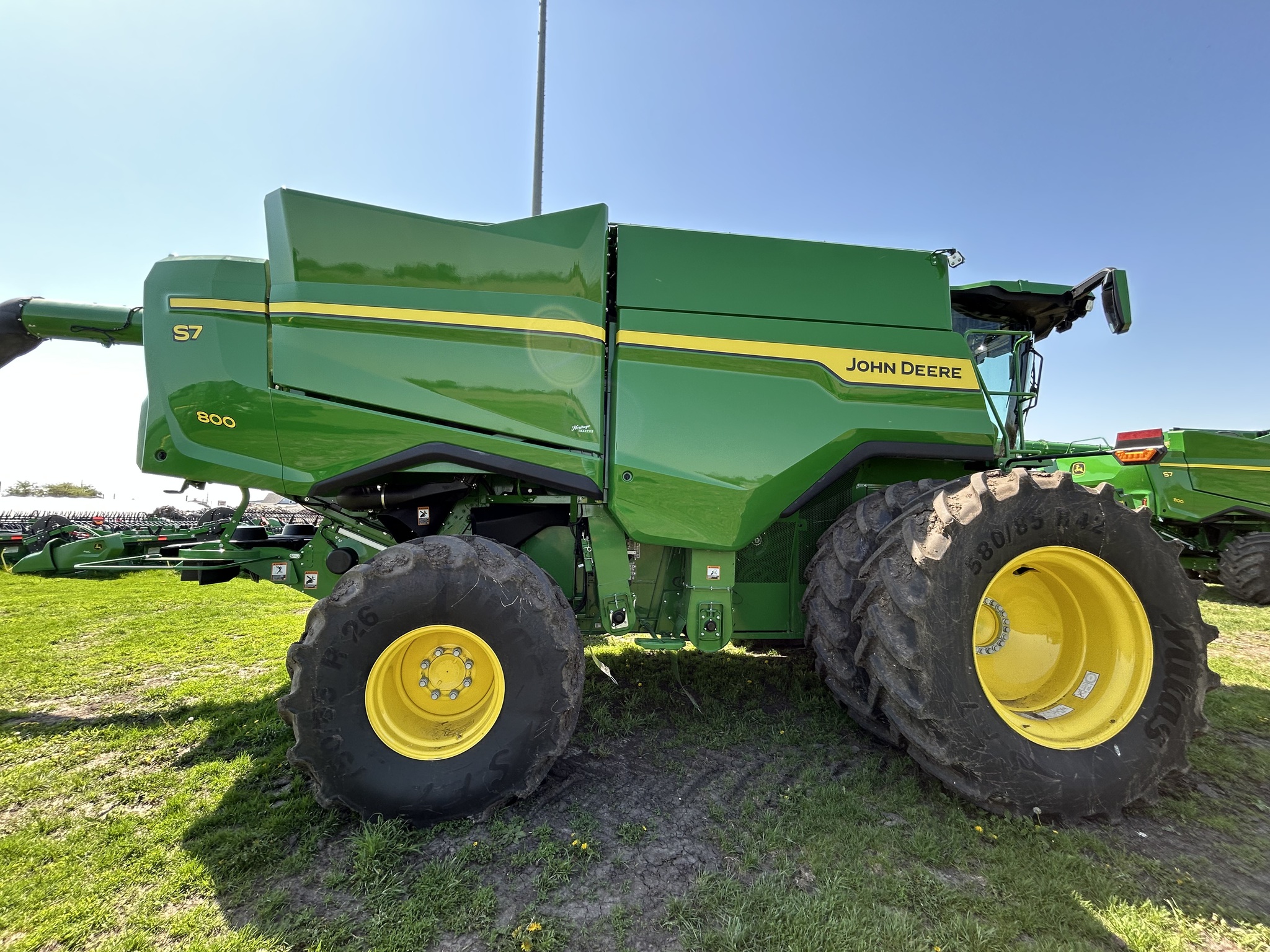  2025 John Deere S7 800 at Heritage Tractor in Galesburg, IL