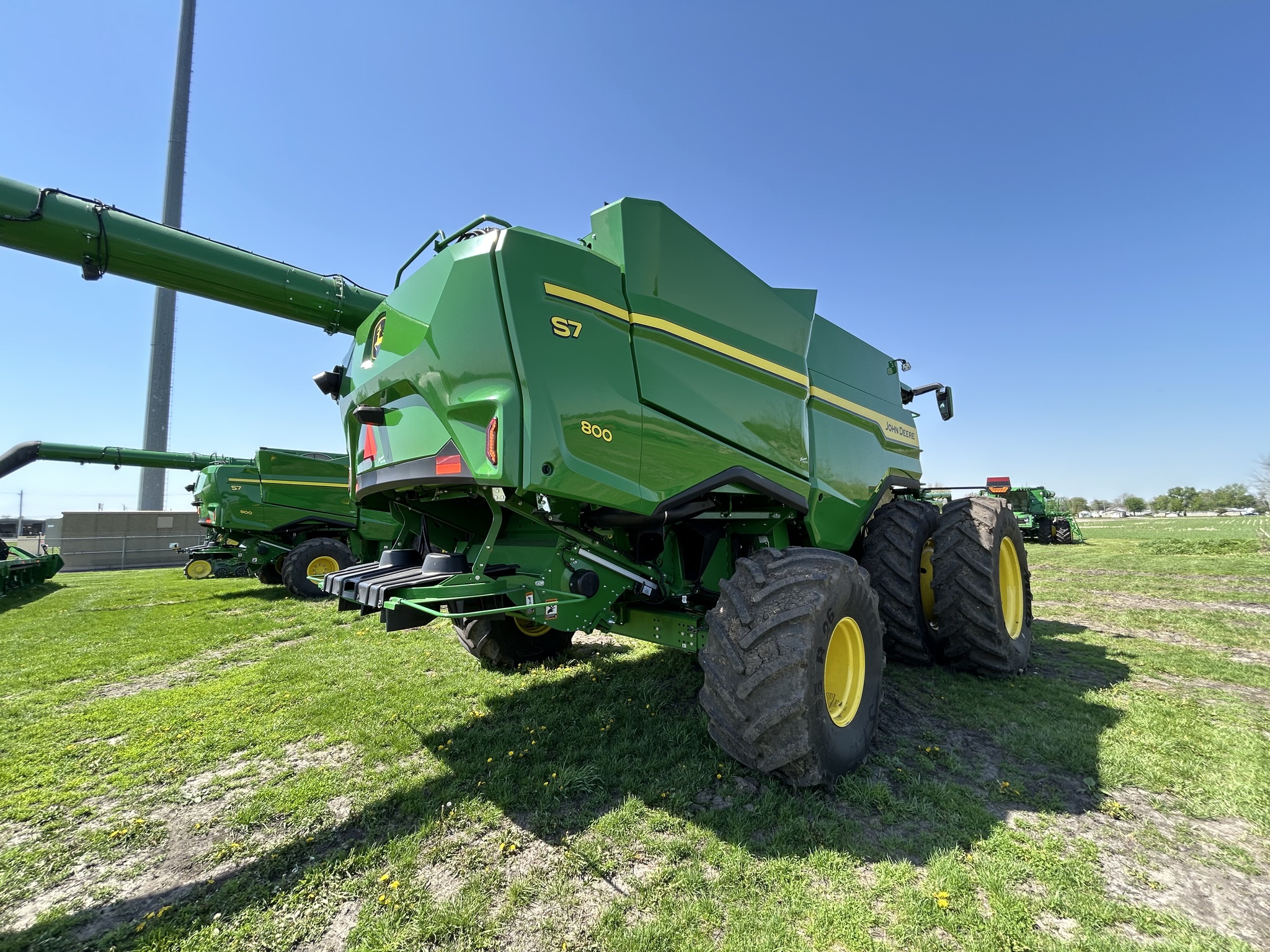 2025 John Deere S7 800 at Heritage Tractor in Galesburg, IL