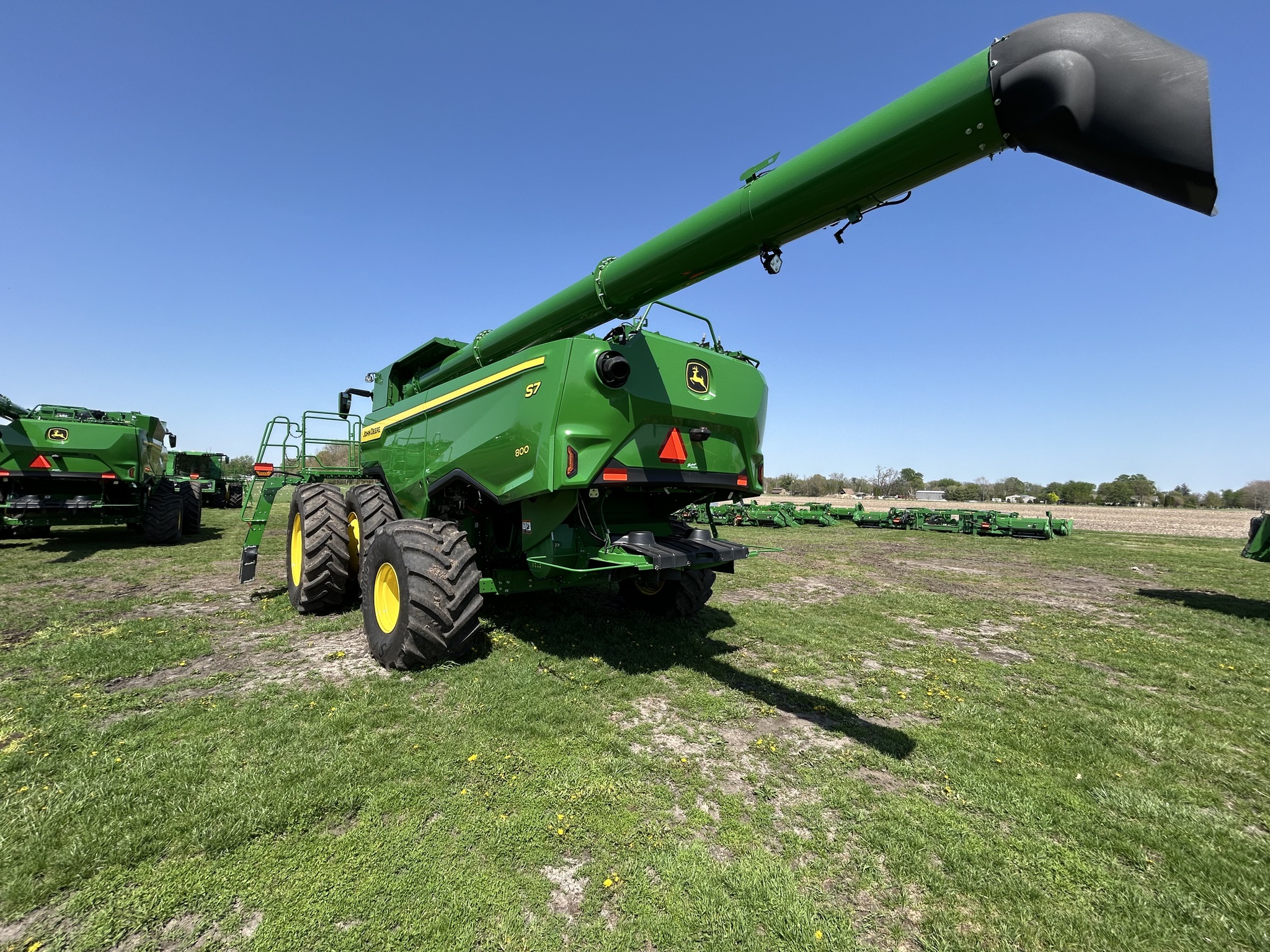  2025 John Deere S7 800 at Heritage Tractor in Galesburg, IL