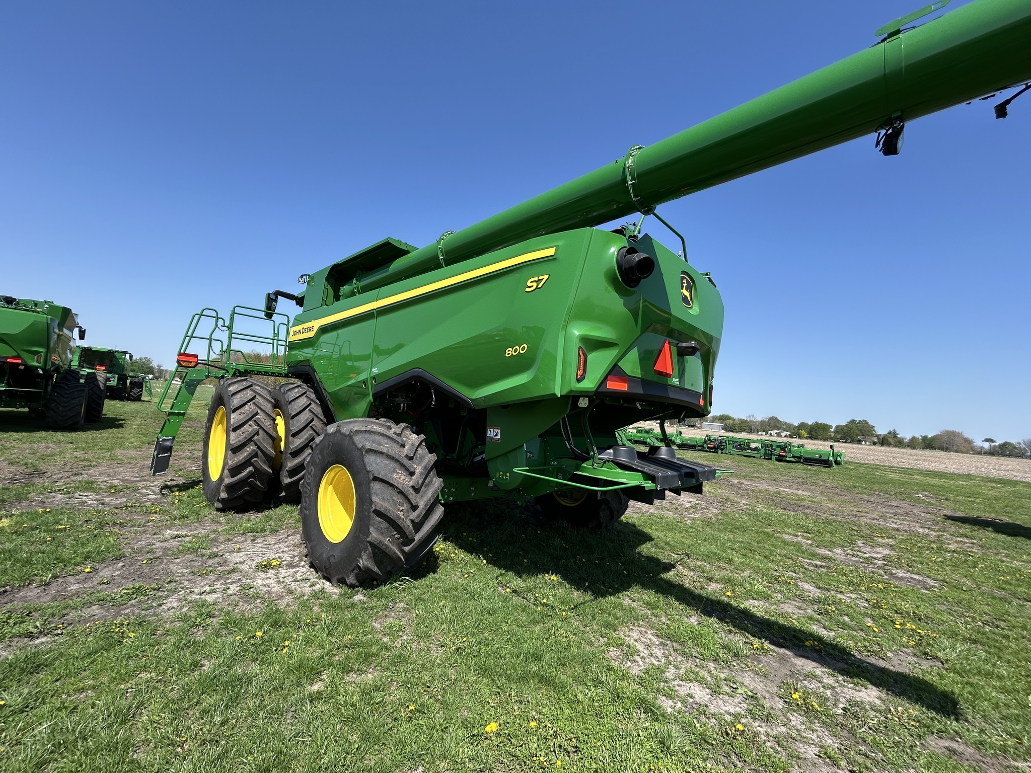  2025 John Deere S7 800 at Heritage Tractor in Galesburg, IL