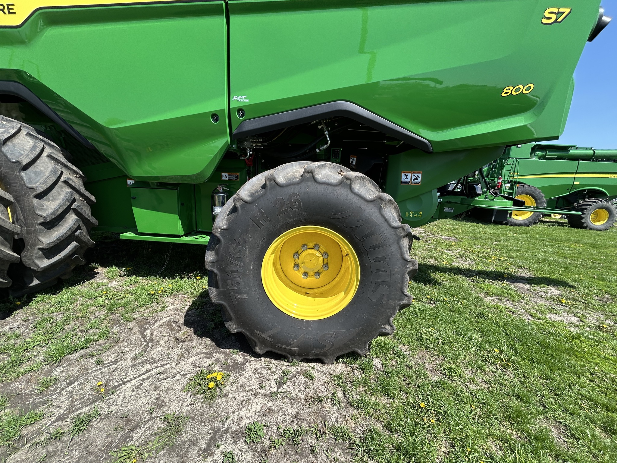  2025 John Deere S7 800 at Heritage Tractor in Galesburg, IL