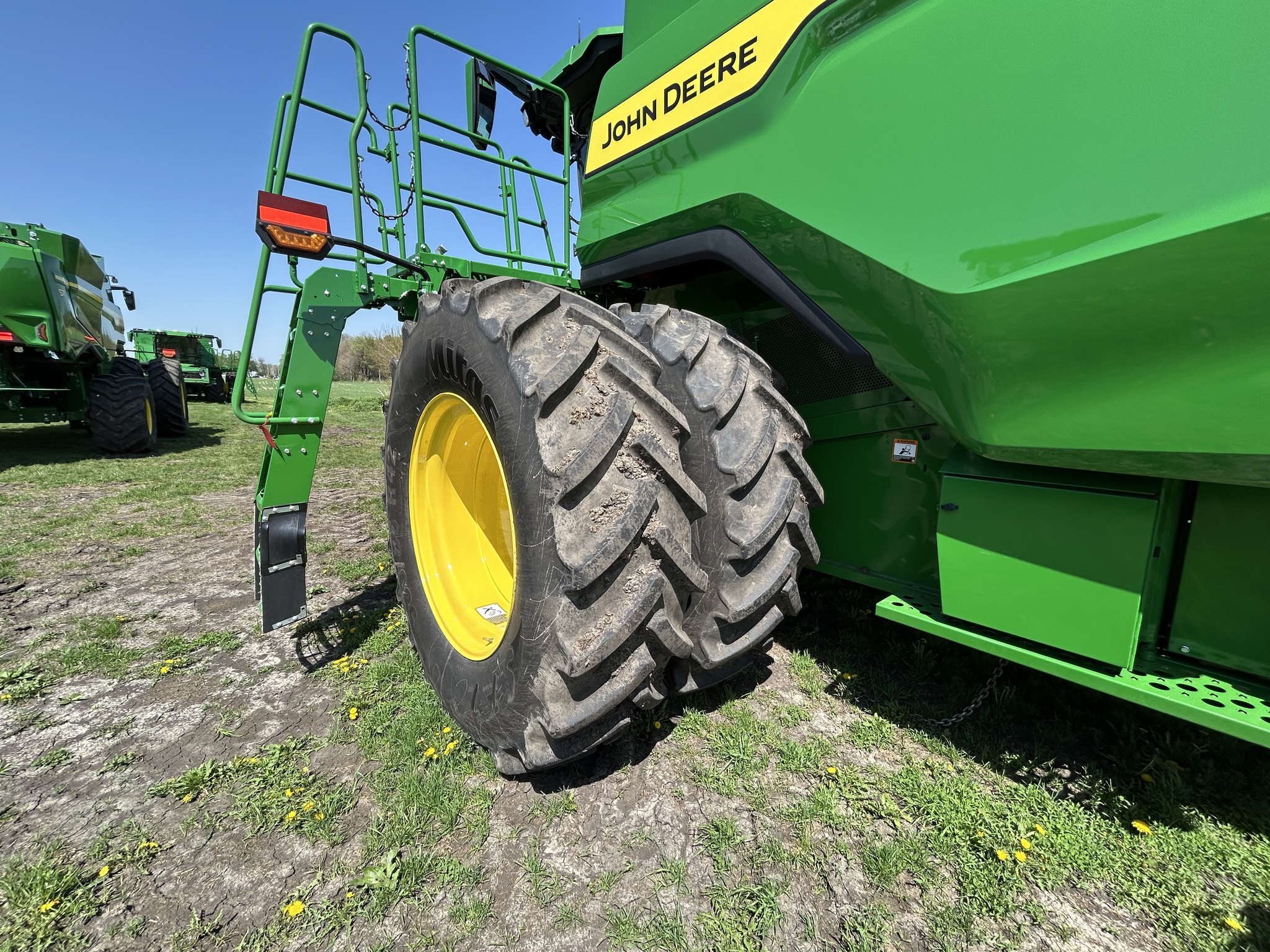  2025 John Deere S7 800 at Heritage Tractor in Galesburg, IL