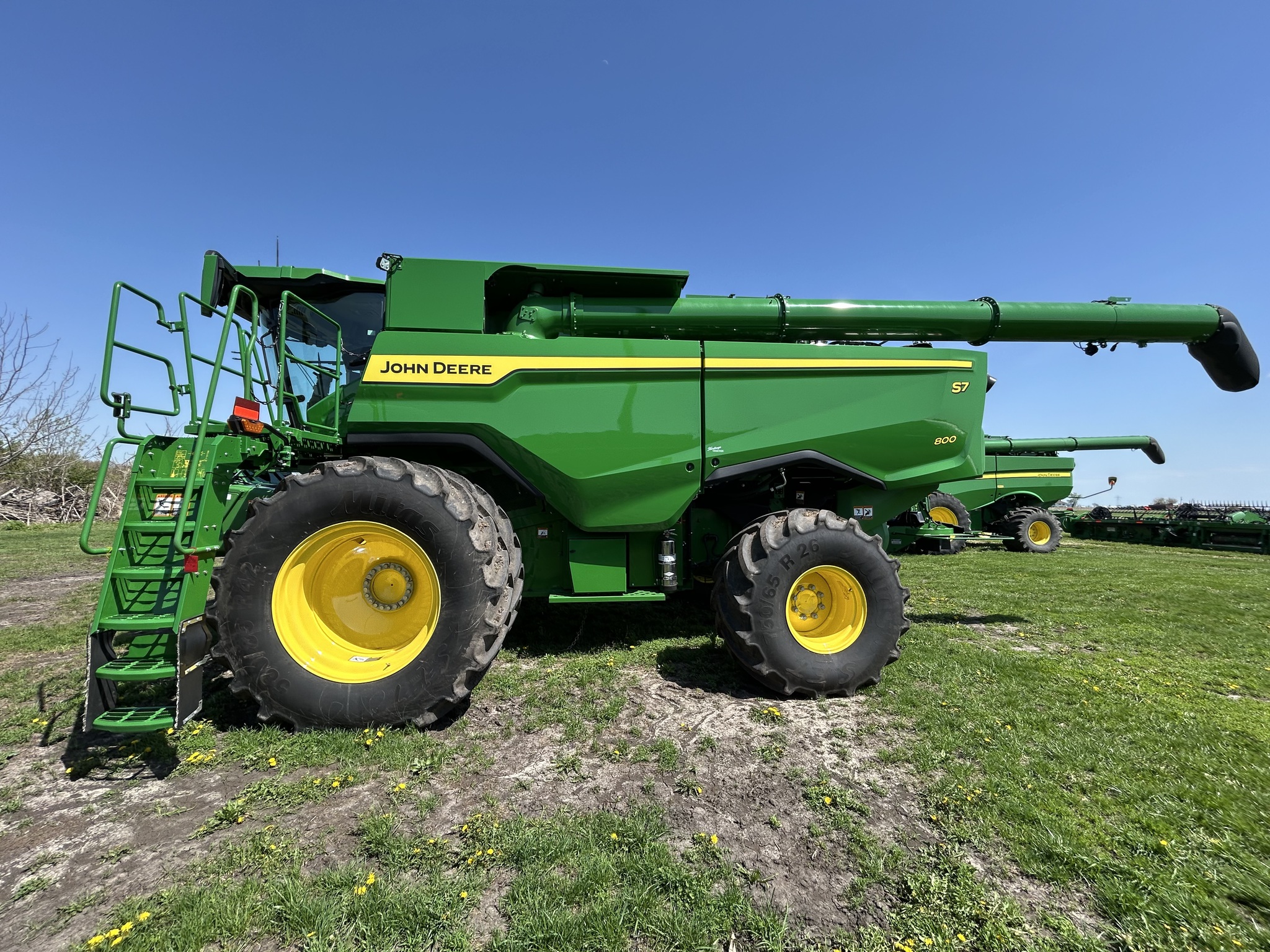  2025 John Deere S7 800 at Heritage Tractor in Galesburg, IL