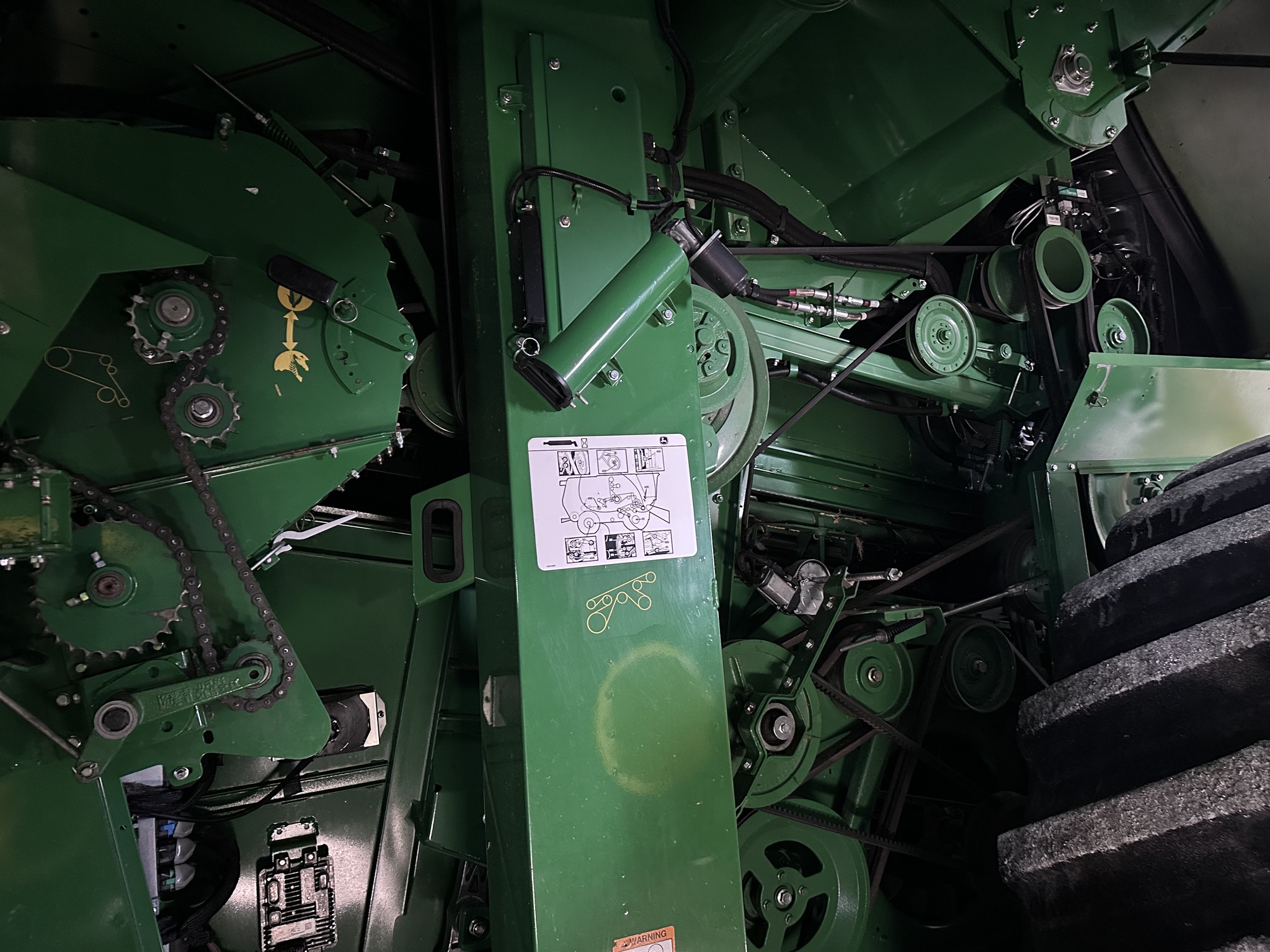 2016 John Deere S680 Image 8