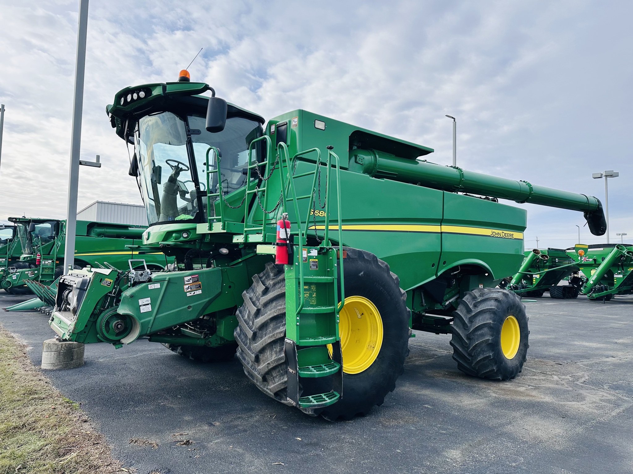 2016 John Deere S680 Image 1