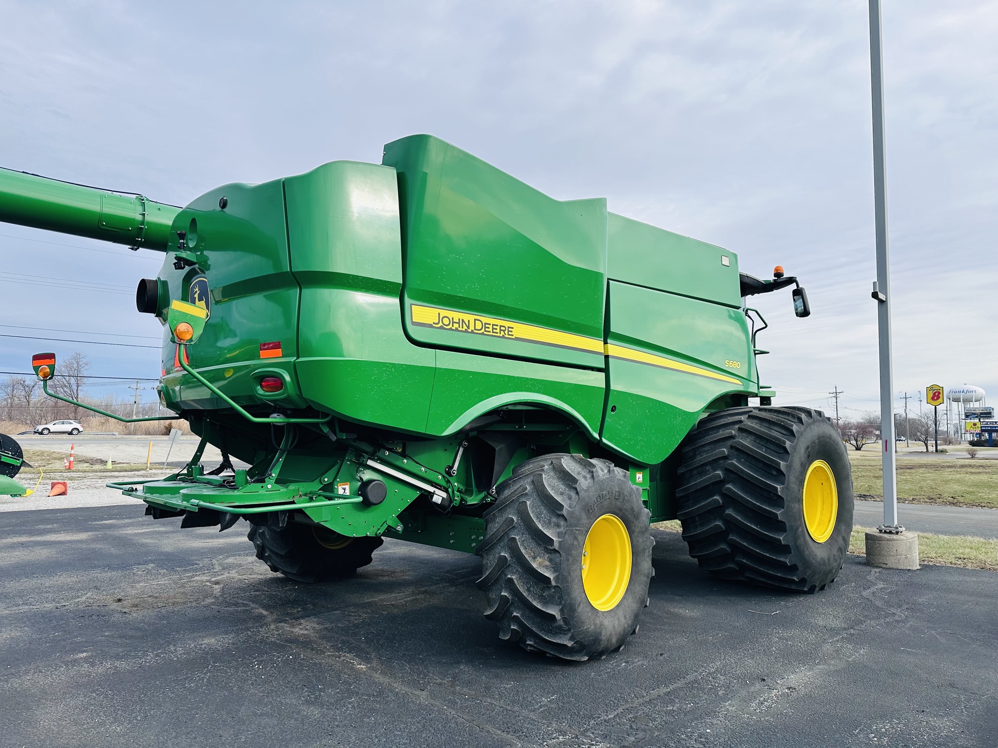 2016 John Deere S680 Image 4