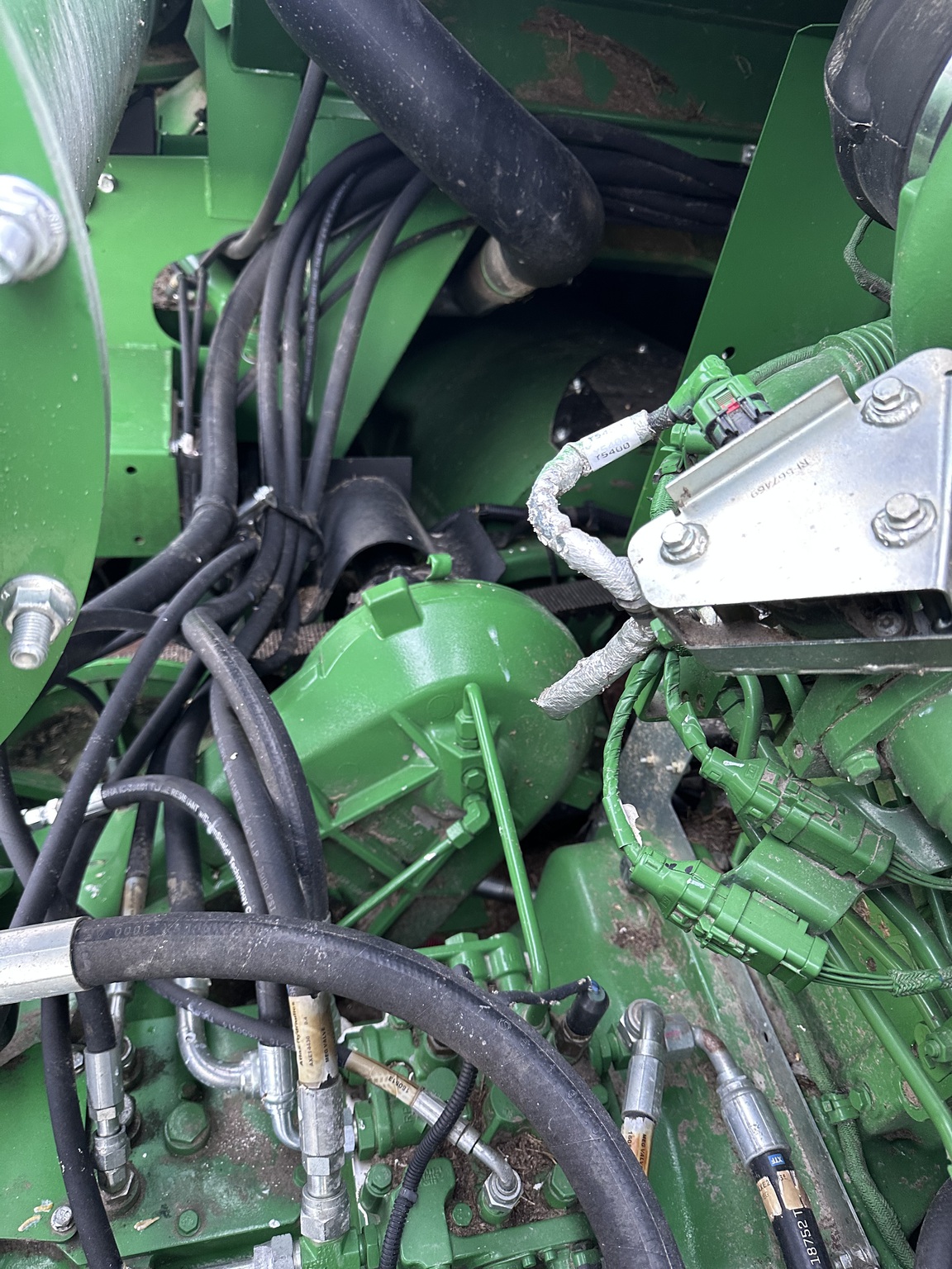 2016 John Deere S680 Image 32