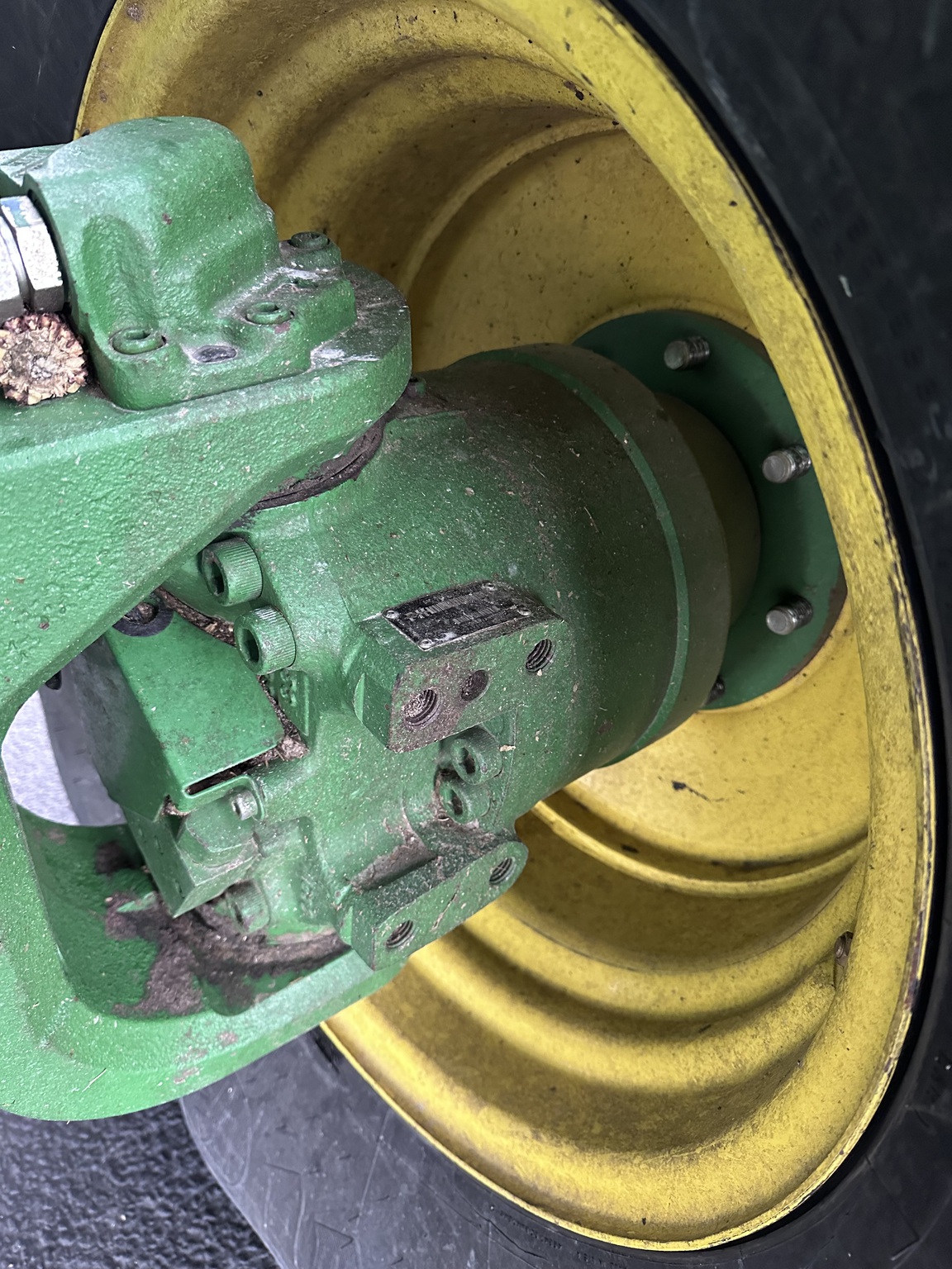 2016 John Deere S680 Image 39