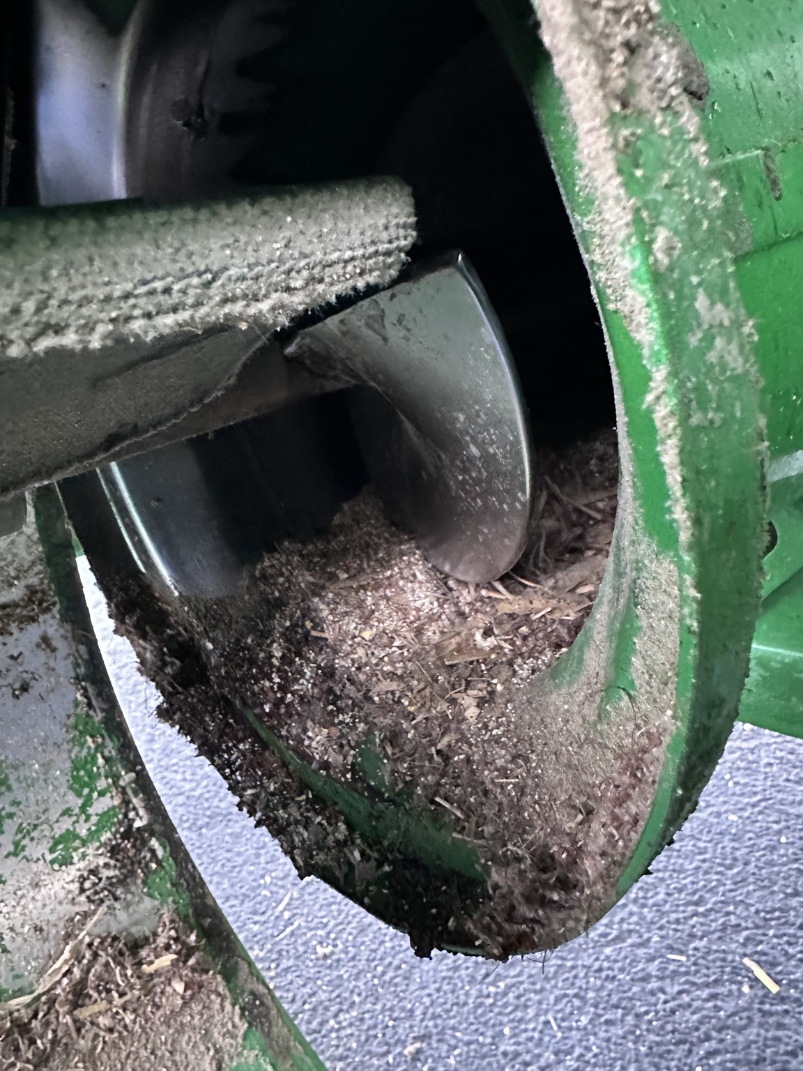 2016 John Deere S680 Image 40