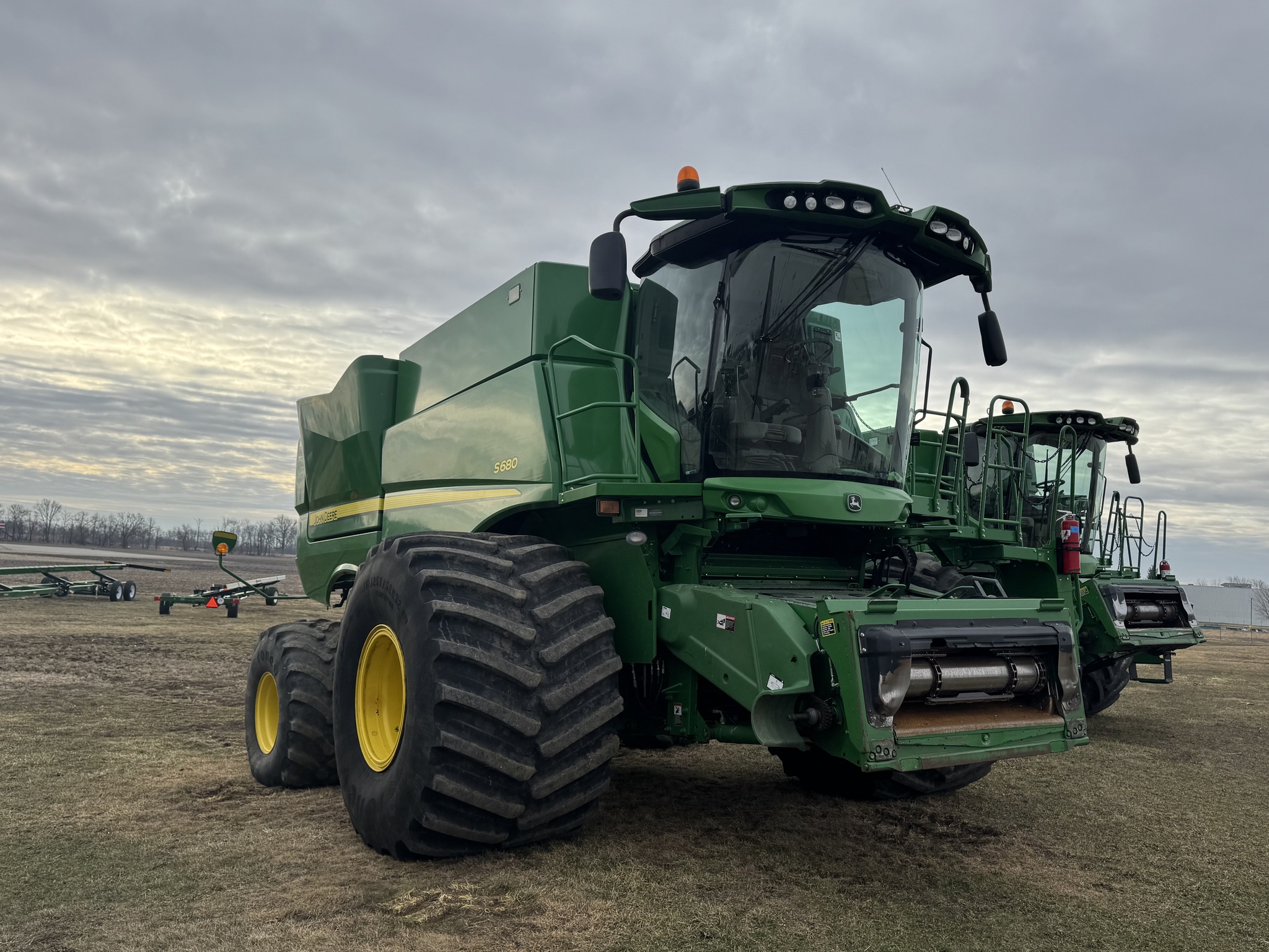 2016 John Deere S680 Image 2