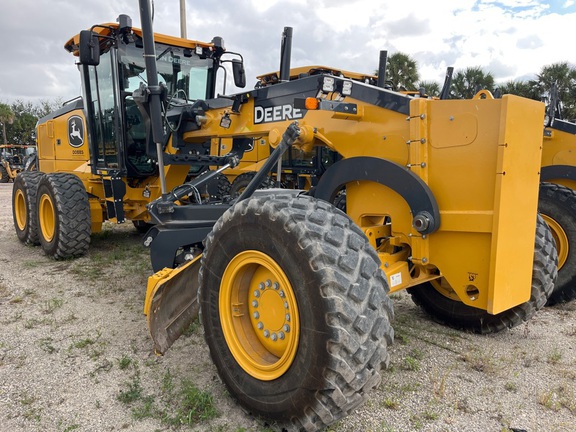 Photo of a 2024 John Deere 672G