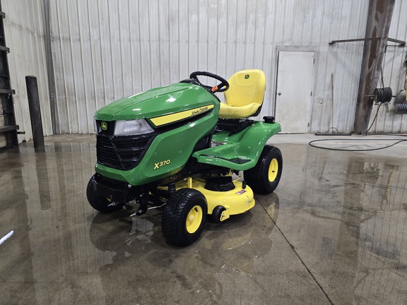 2022 John Deere X370 - Photo2