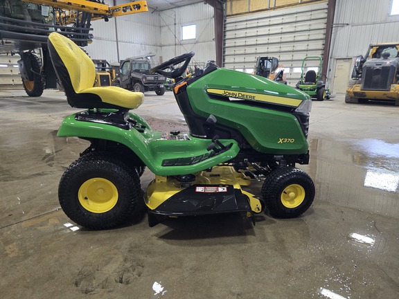 2022 John Deere X370 - Photo4