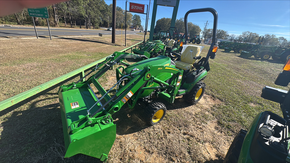 2025 John Deere 1025R Photo 2