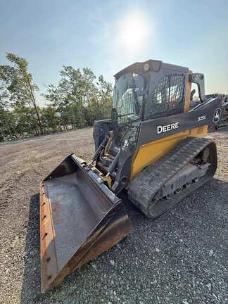 Photo of a 2022 John Deere 325G