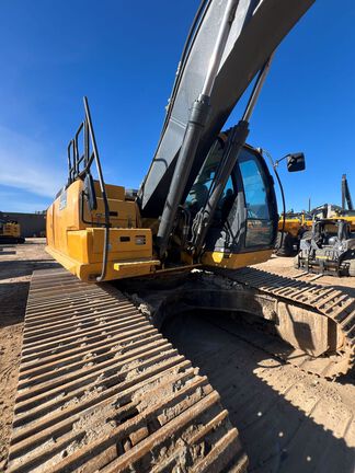 2019 John Deere 210G LC