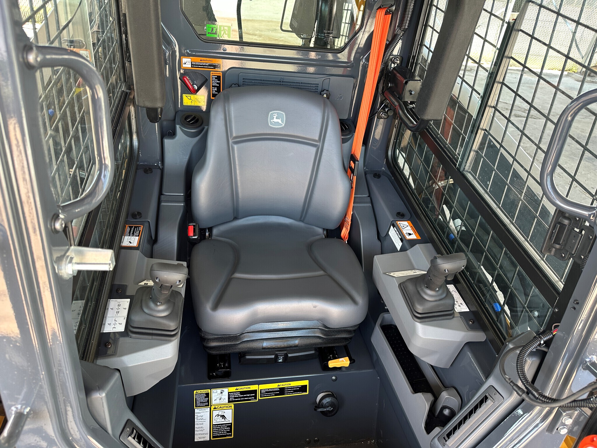 John Deere 331 P Image 5