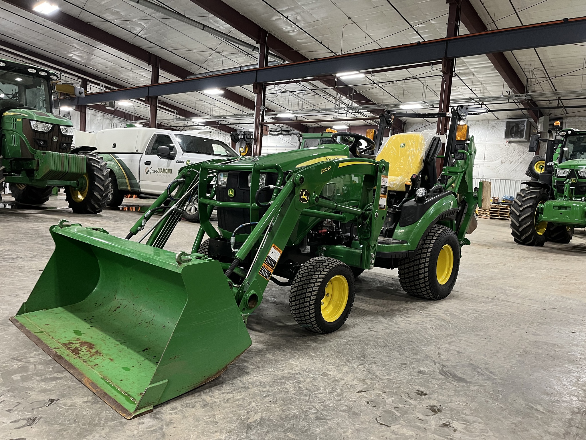 2021 John Deere 1025R Image 1