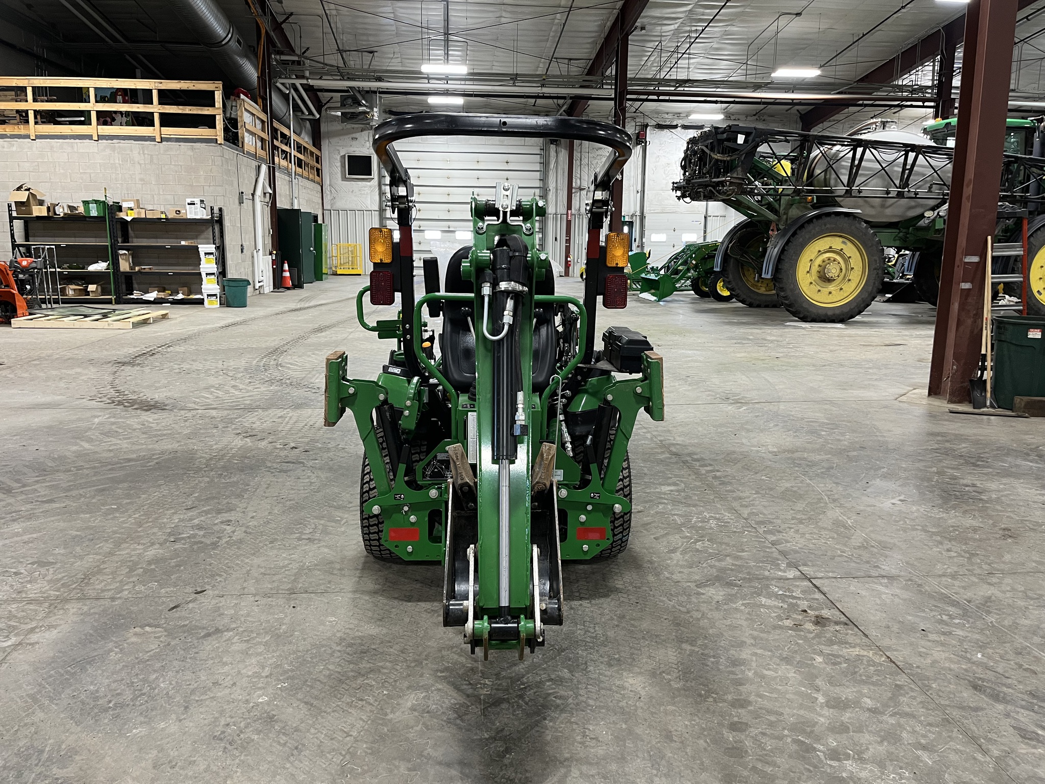 2021 John Deere 1025R Image 4