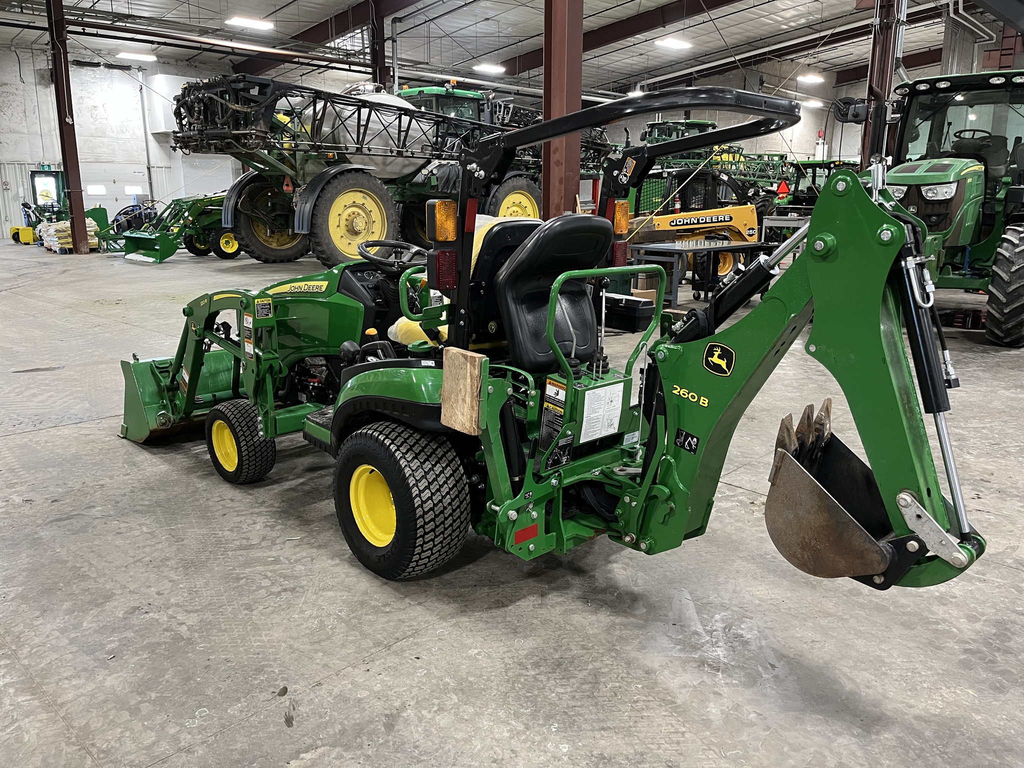 2021 John Deere 1025R Image 3