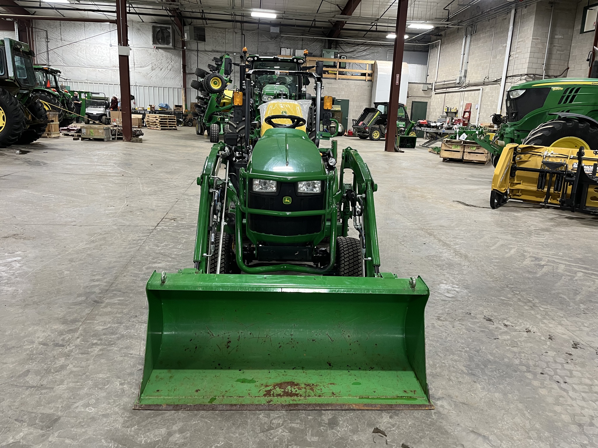2021 John Deere 1025R Image 8