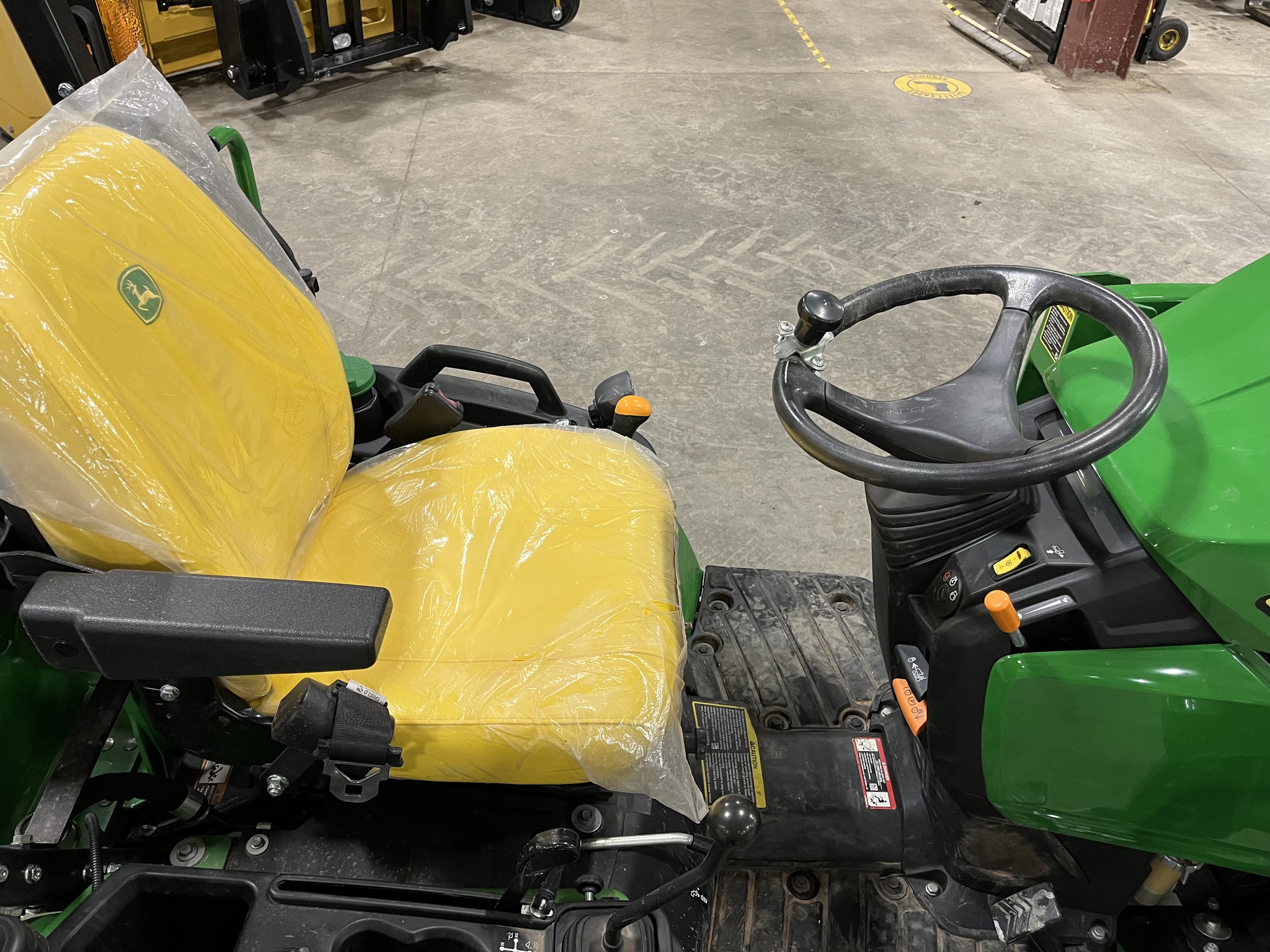 2021 John Deere 1025R Image 25