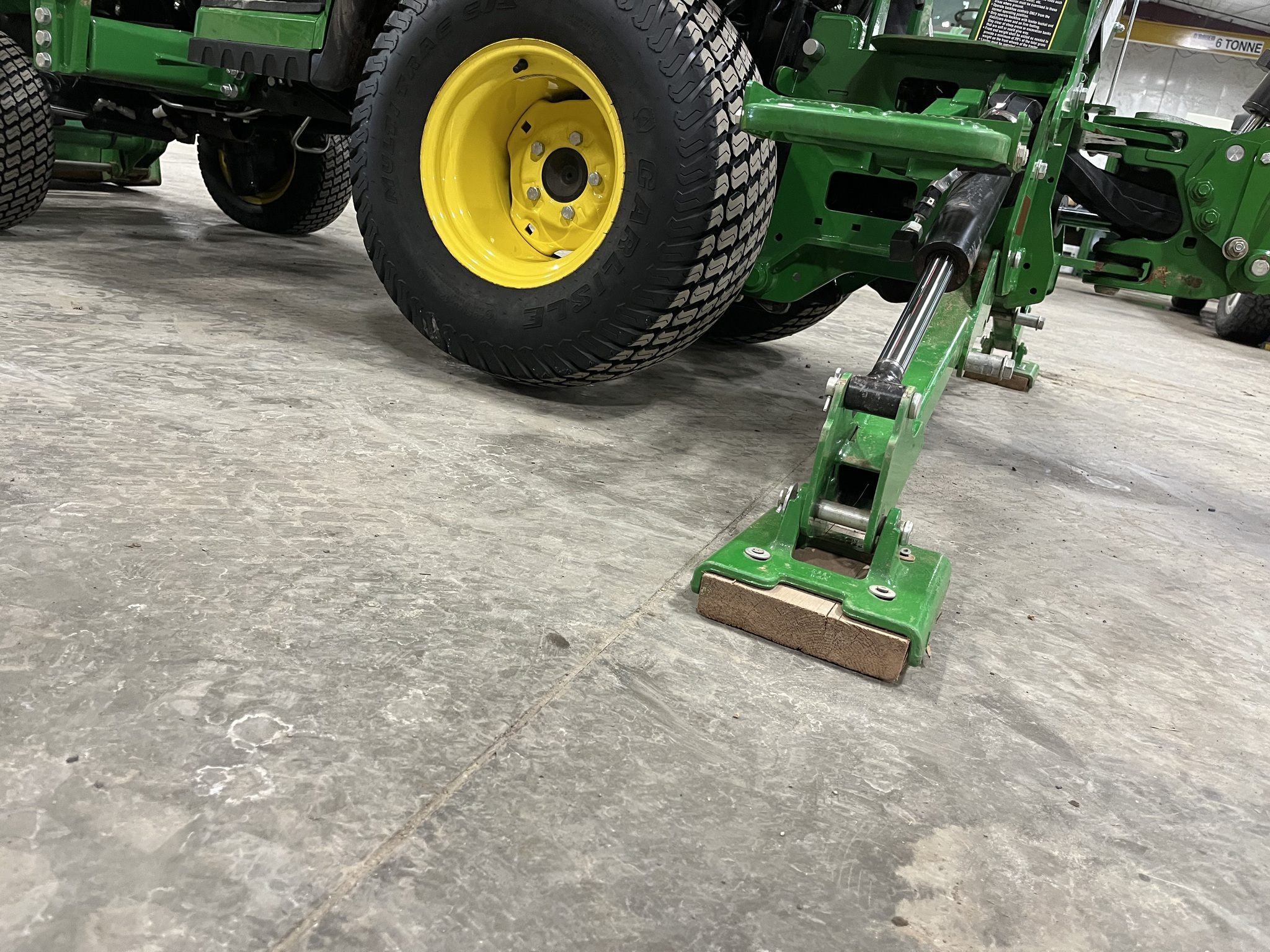 2021 John Deere 1025R Image 28