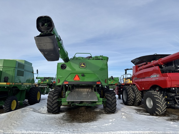 Used 2025 John Deere S7 800 Combines at Horizon Ag & Turf in Lloydminster, AB - Photo7