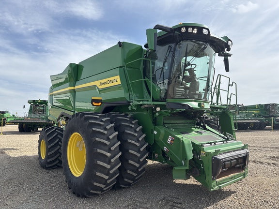 Used 2025 John Deere S7 800 Combines at Horizon Ag & Turf in Lloydminster, AB - Photo4