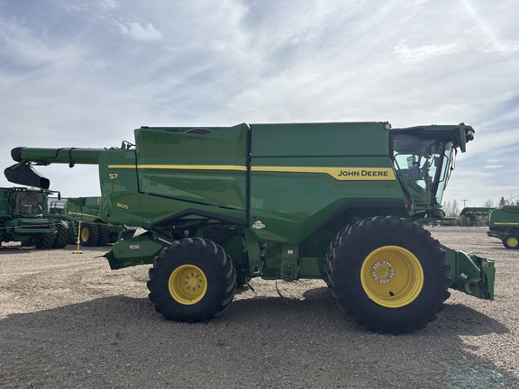 Used 2025 John Deere S7 800 Combines at Horizon Ag & Turf in Lloydminster, AB - Photo5