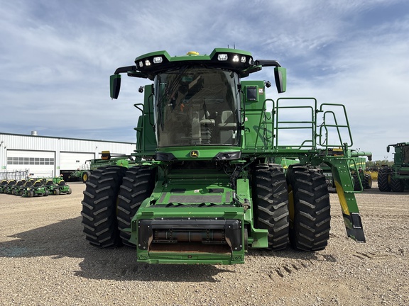 Used 2025 John Deere S7 800 Combines at Horizon Ag & Turf in Lloydminster, AB - Photo3