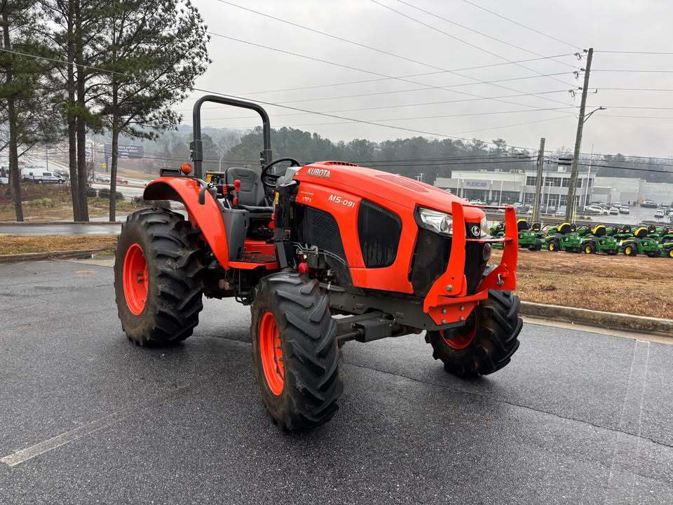 2017 Kubota M5-091 Image 2