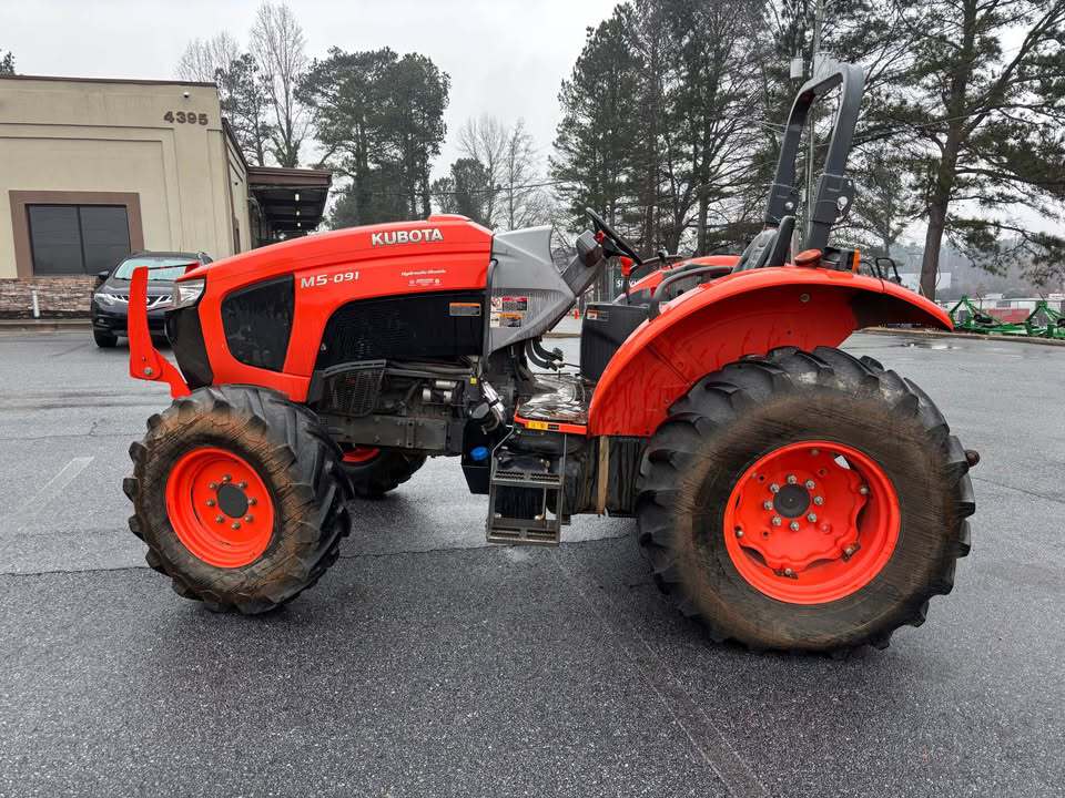 2017 Kubota M5-091 Image 4