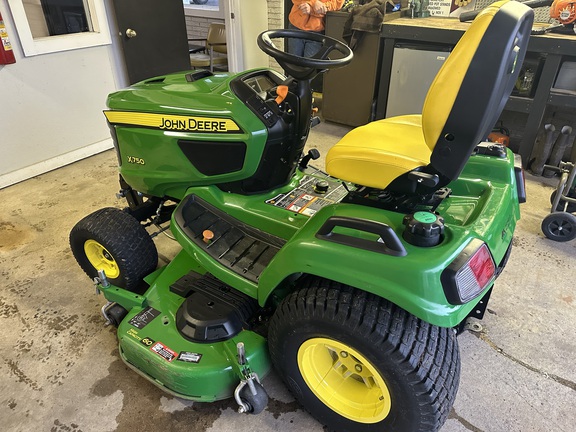 2023 John Deere X750 - Photo10