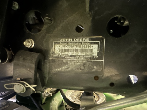 2023 John Deere X750 - Photo7