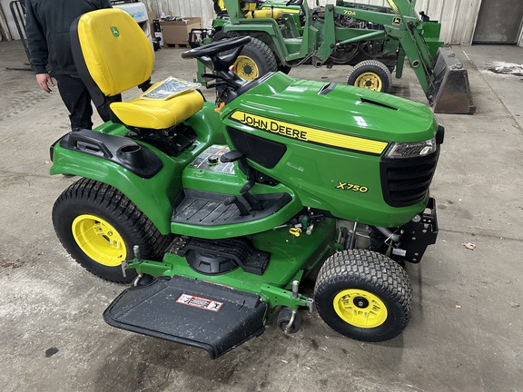 2023 John Deere X750 - Photo5