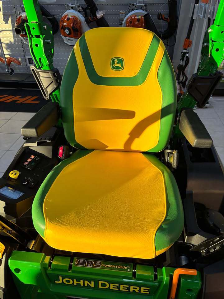 2026 John Deere Z545R Image 9