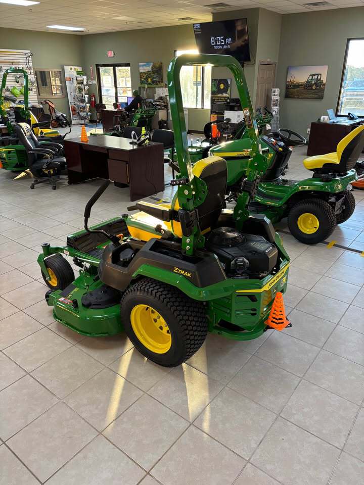 2026 John Deere Z545R Image 4