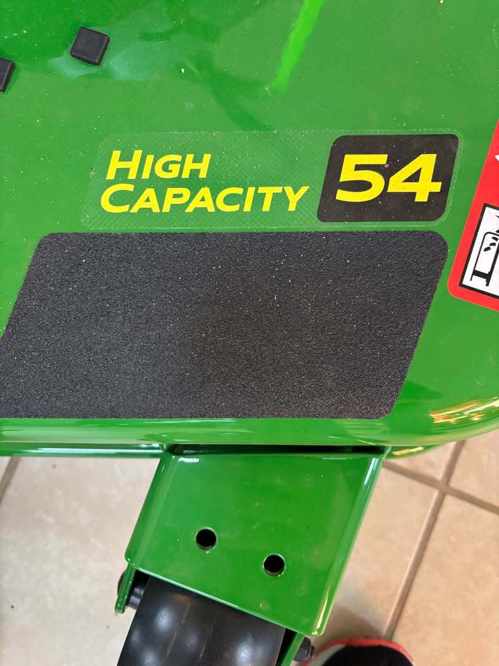 2026 John Deere Z545R Image 7