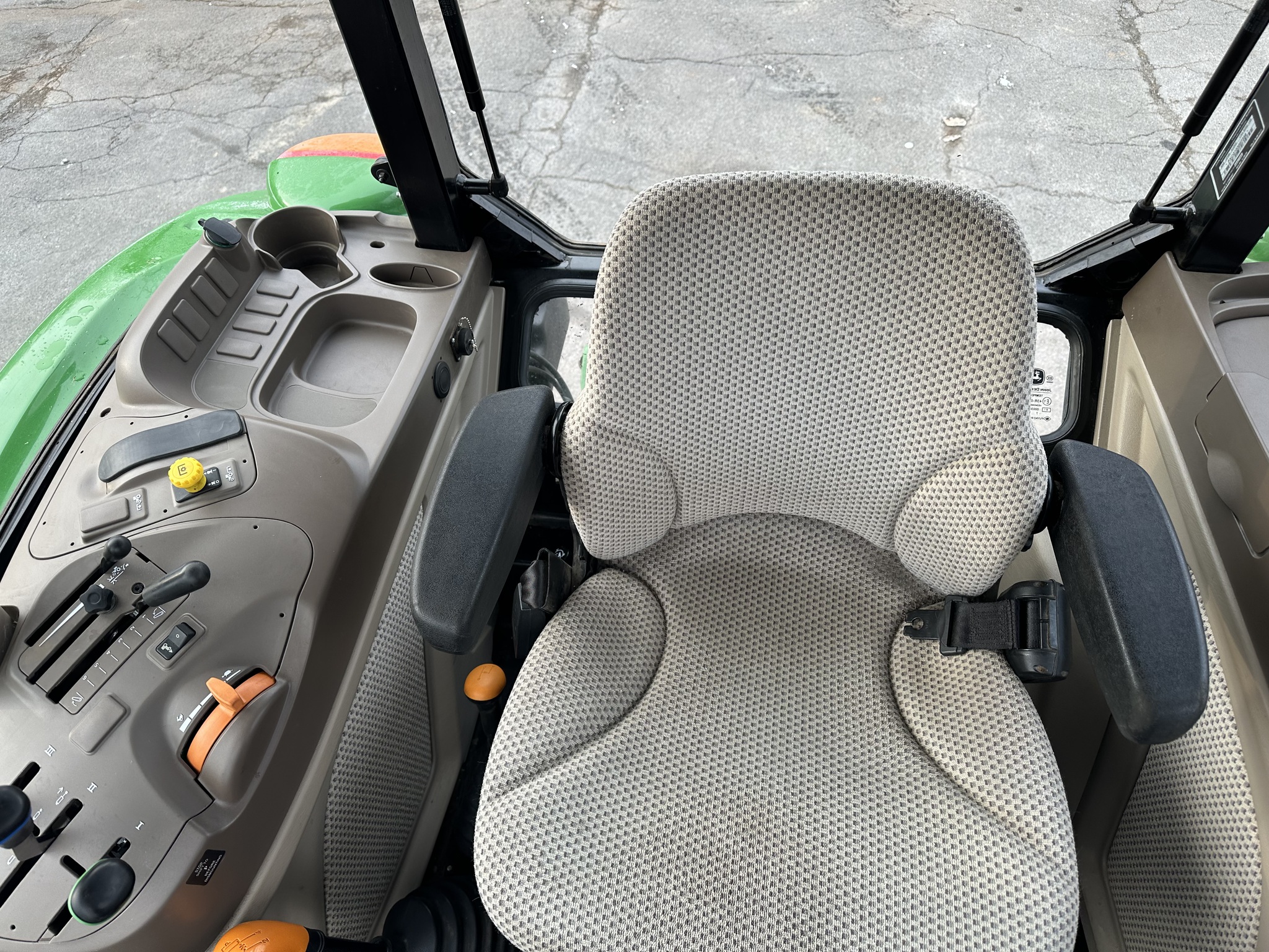 2017 John Deere 5085E Image 6