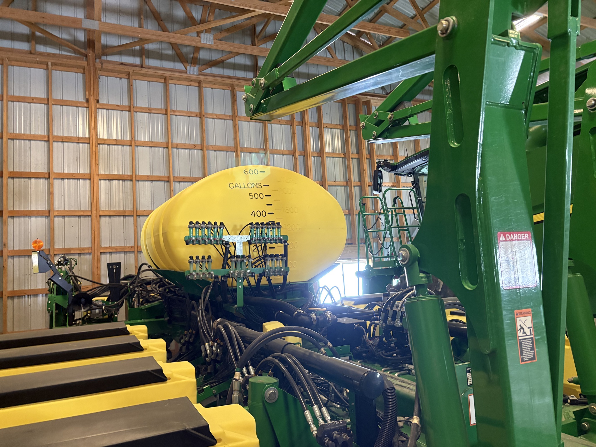 2015 John Deere 1775NT Image 1