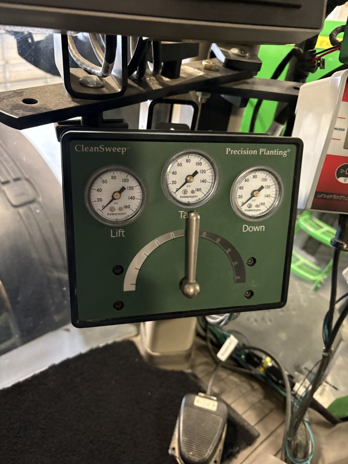 2015 John Deere 1775NT Image 31