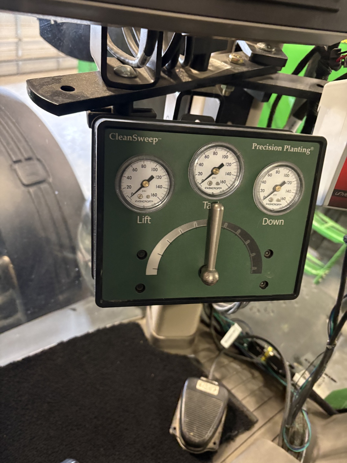 2015 John Deere 1775NT Image 33