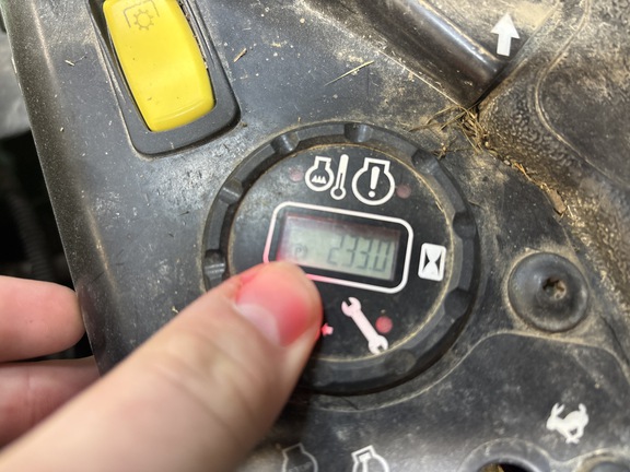 Used 2024 John Deere Z950R Zero Turn Mowers at Koenig Equipment in Franklin, IN - Photo12