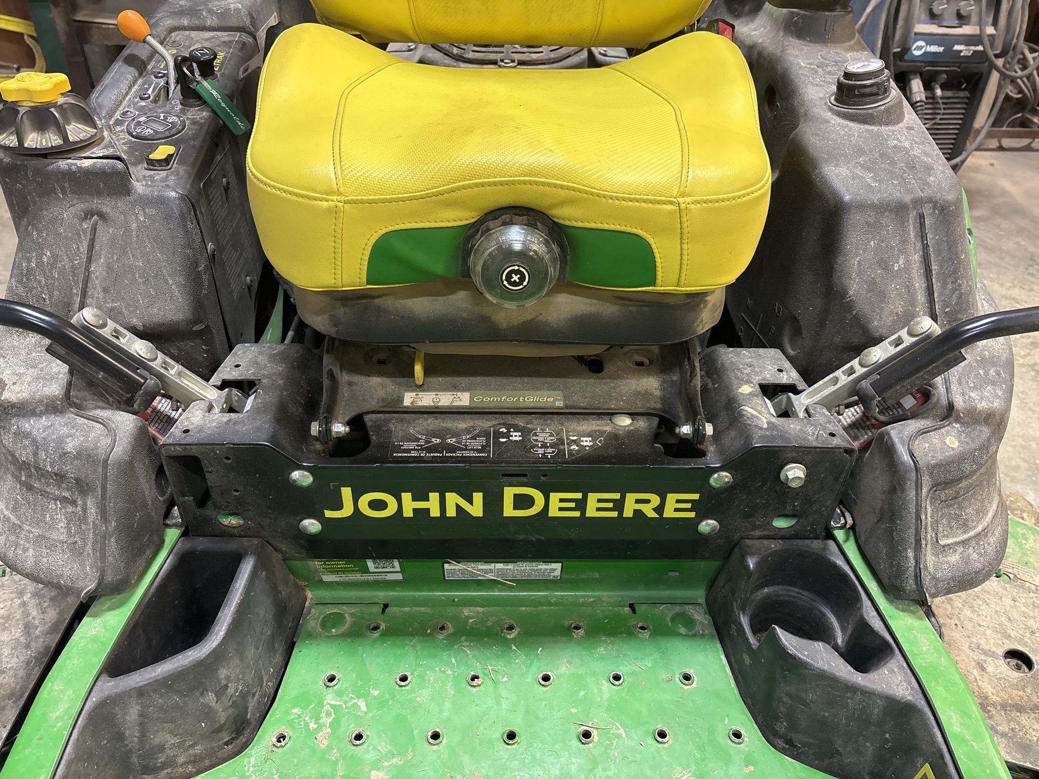 Used 2024 John Deere Z950R Zero Turn Mowers at Koenig Equipment in Franklin, IN - PhotoXL8