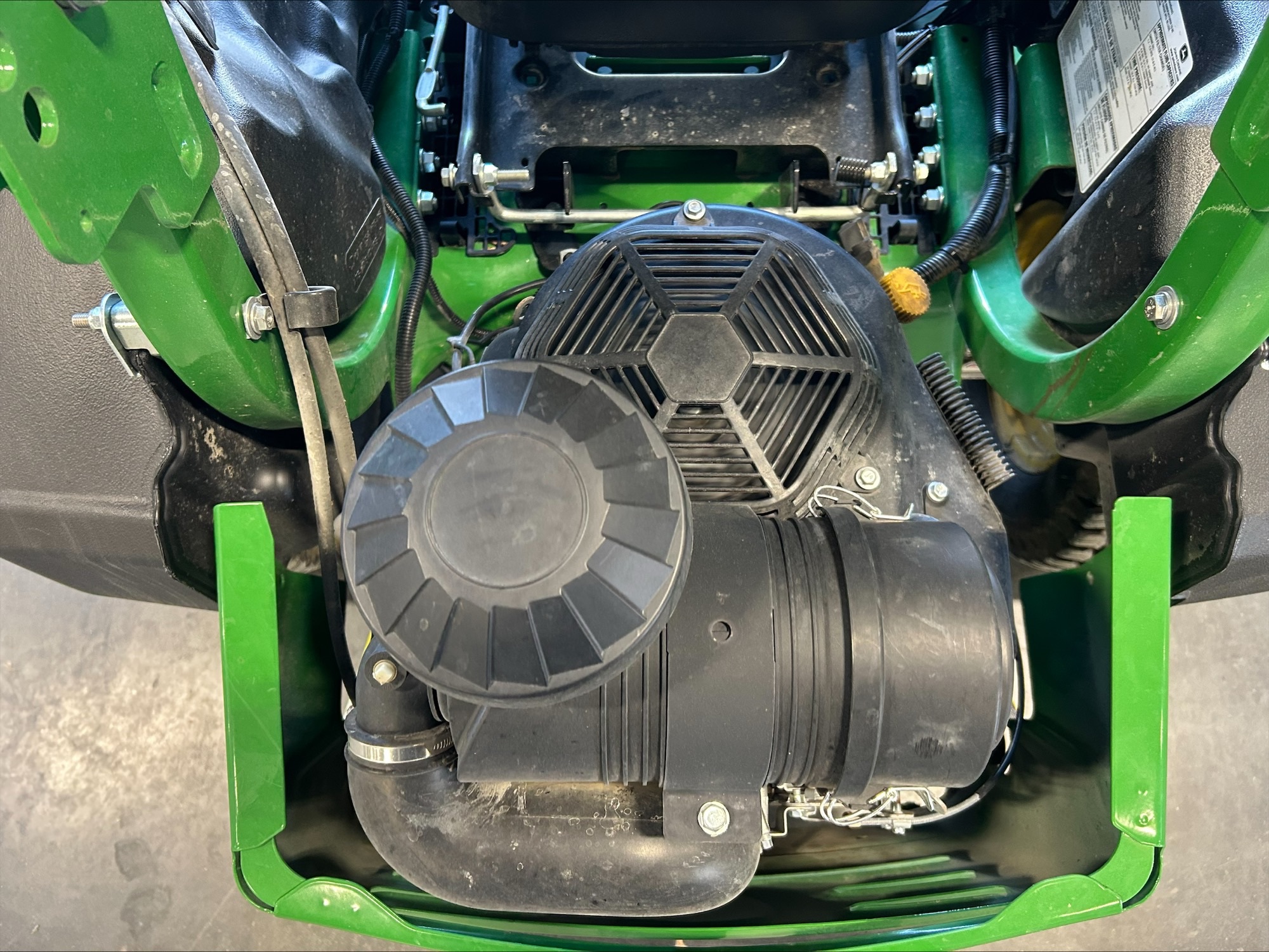 Used 2024 John Deere Z950R Zero Turn Mowers at Koenig Equipment in Franklin, IN - PhotoXL9